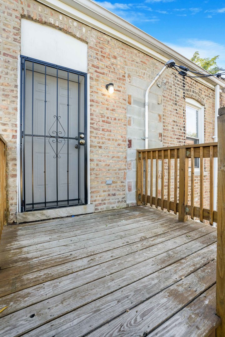 6438 S Eberhart Avenue Unit: 2