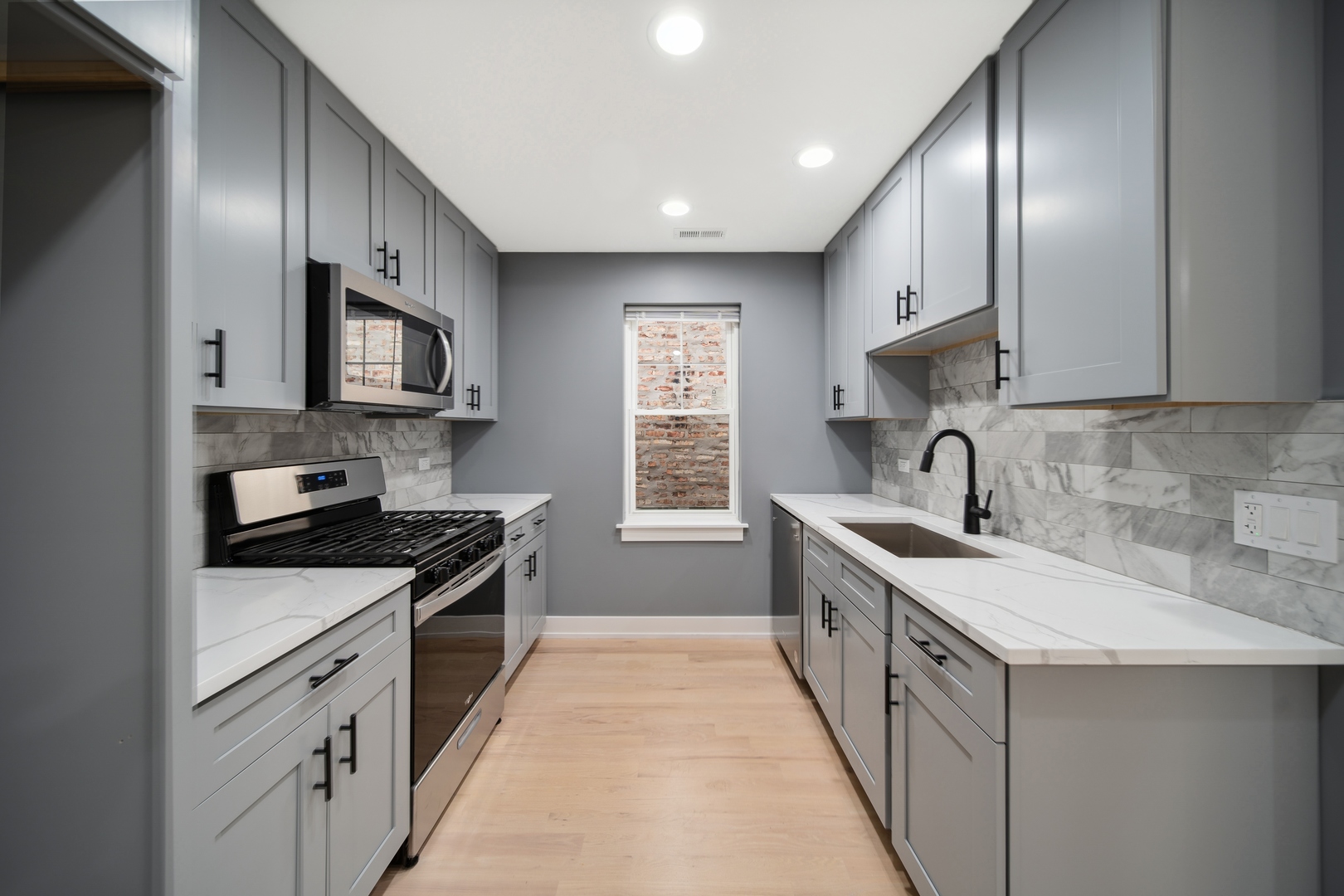 6126 S Eberhart Avenue Unit: 3