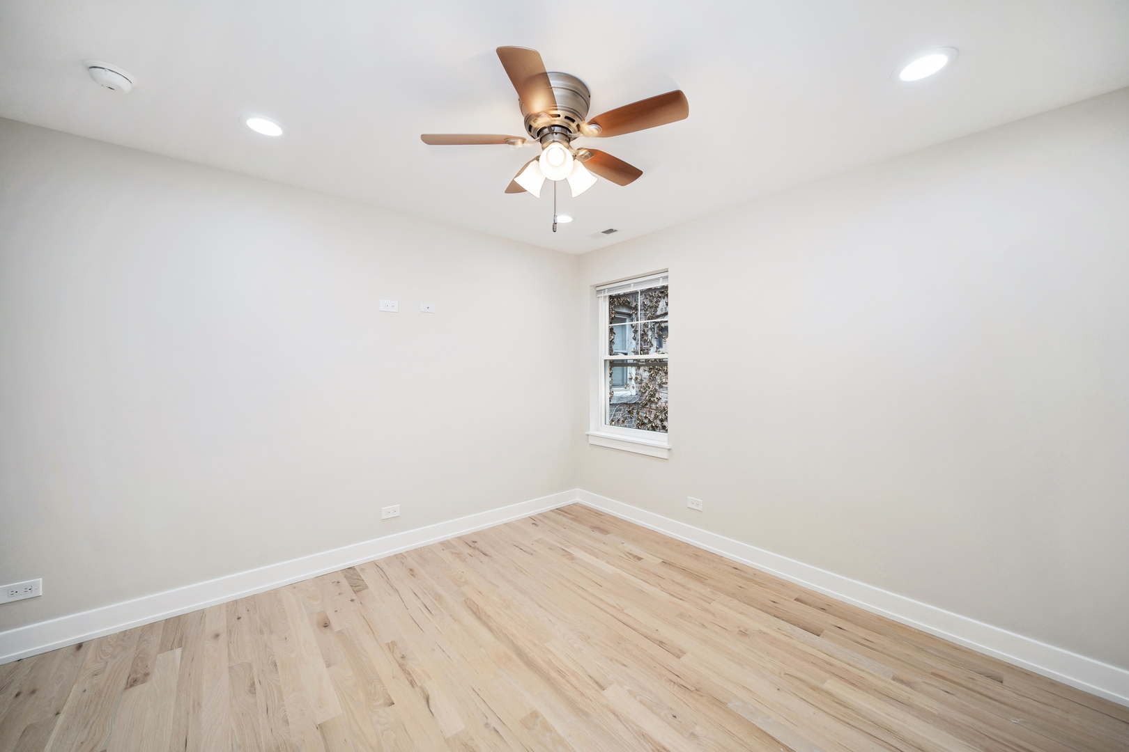 6126 S Eberhart Avenue Unit: 3