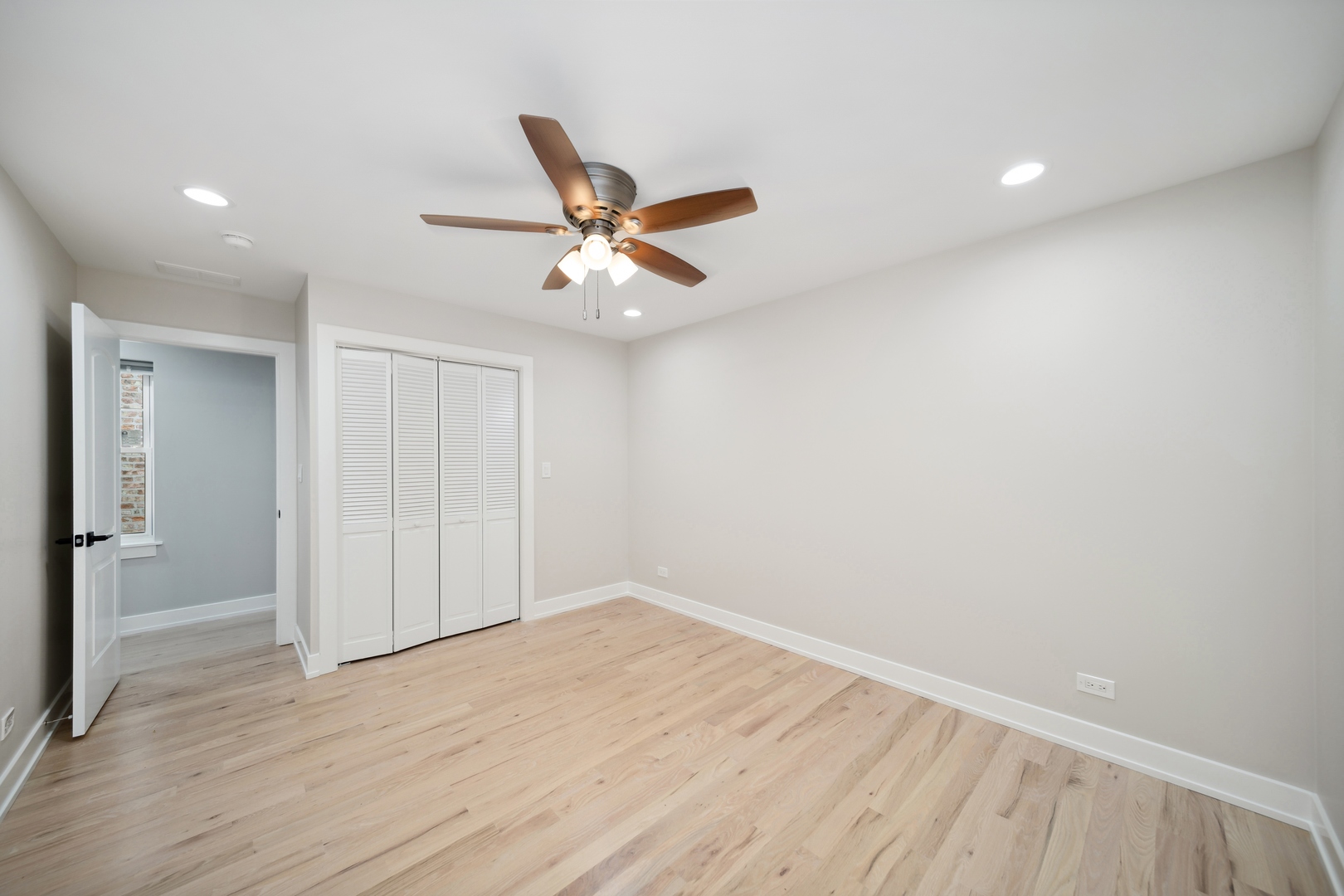 6126 S Eberhart Avenue Unit: 3