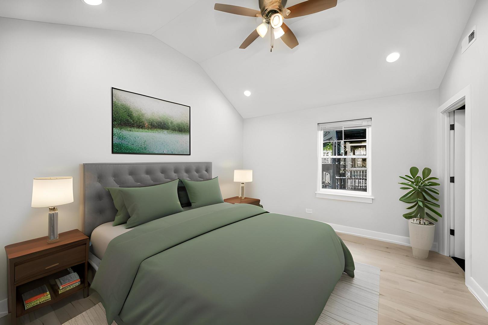 6126 S Eberhart Avenue Unit: 3