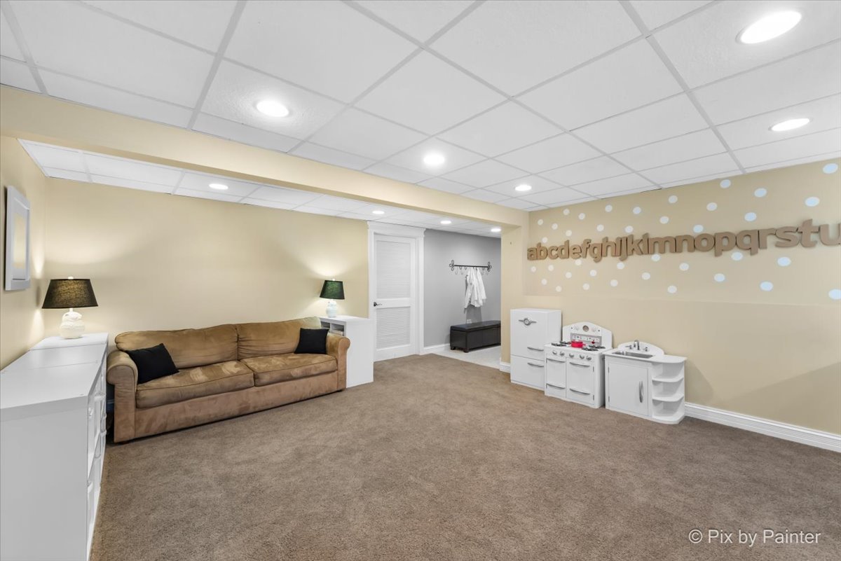 628 E Thornwood Drive