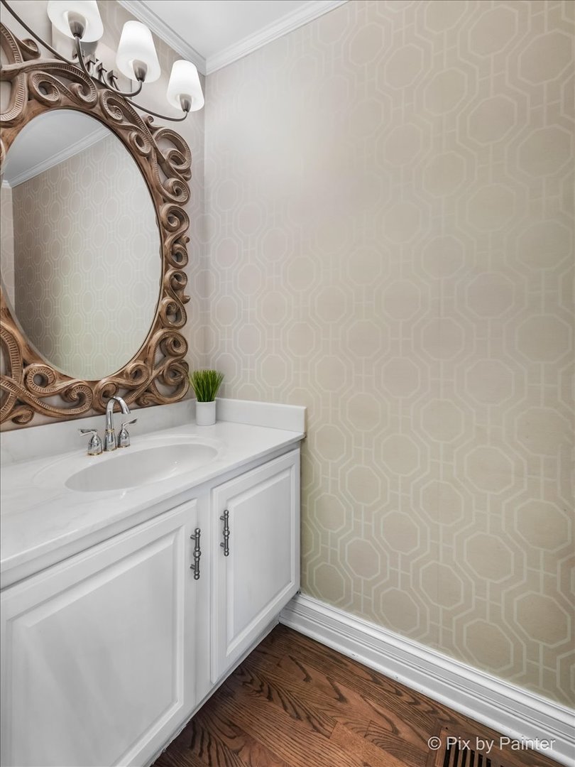 628 E Thornwood Drive