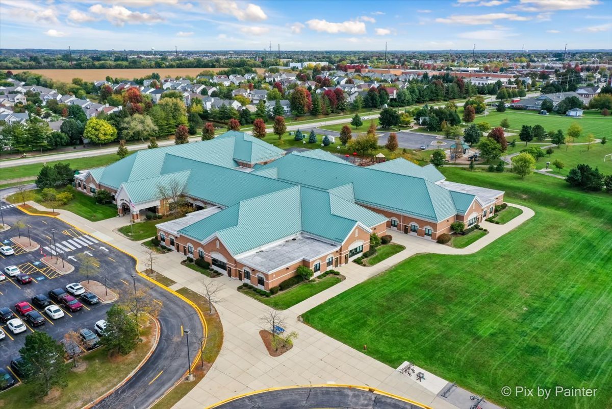 628 E Thornwood Drive