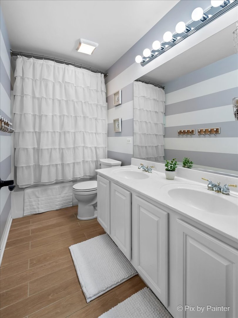 628 E Thornwood Drive