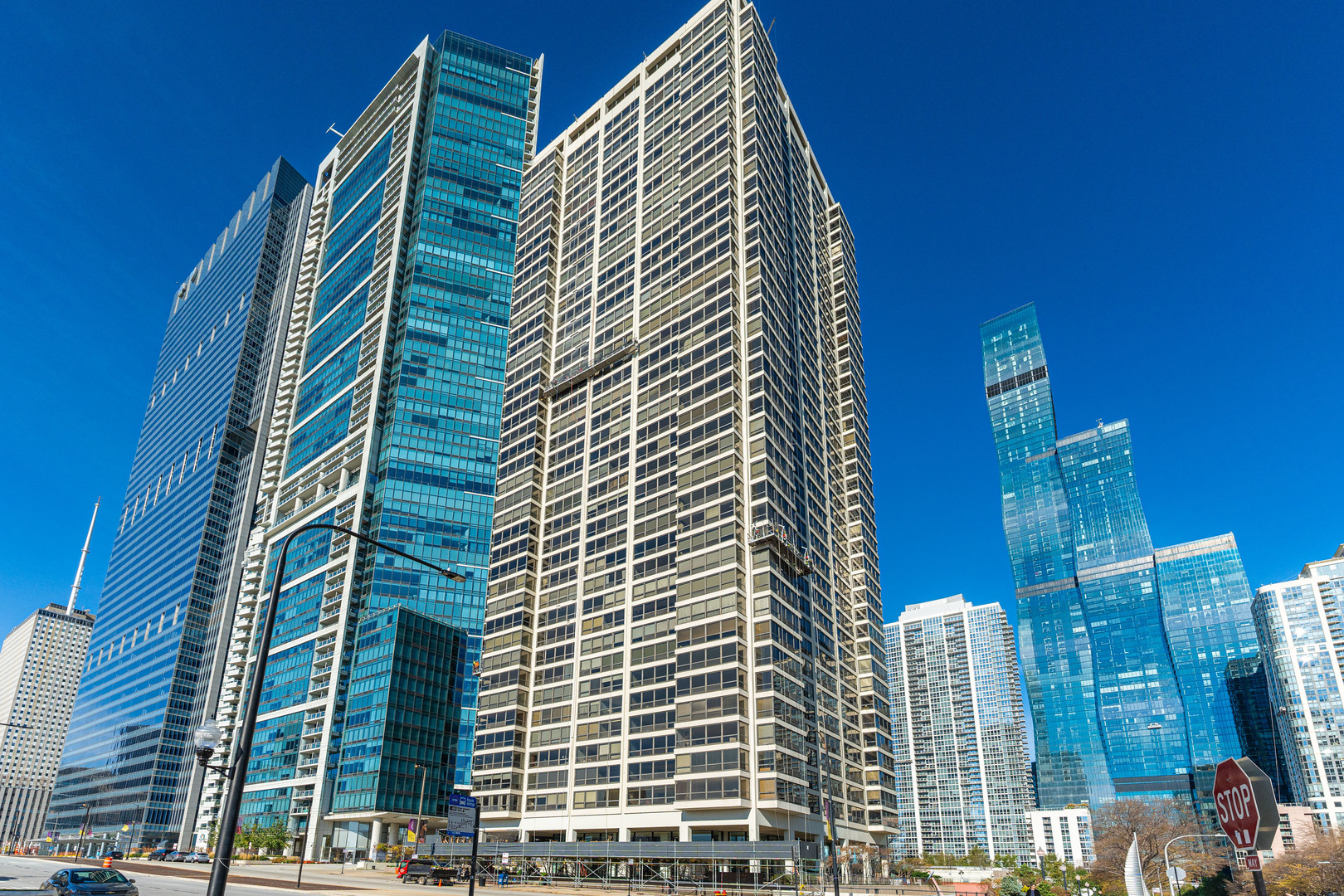 360 E RANDOLPH Street Unit: 2102