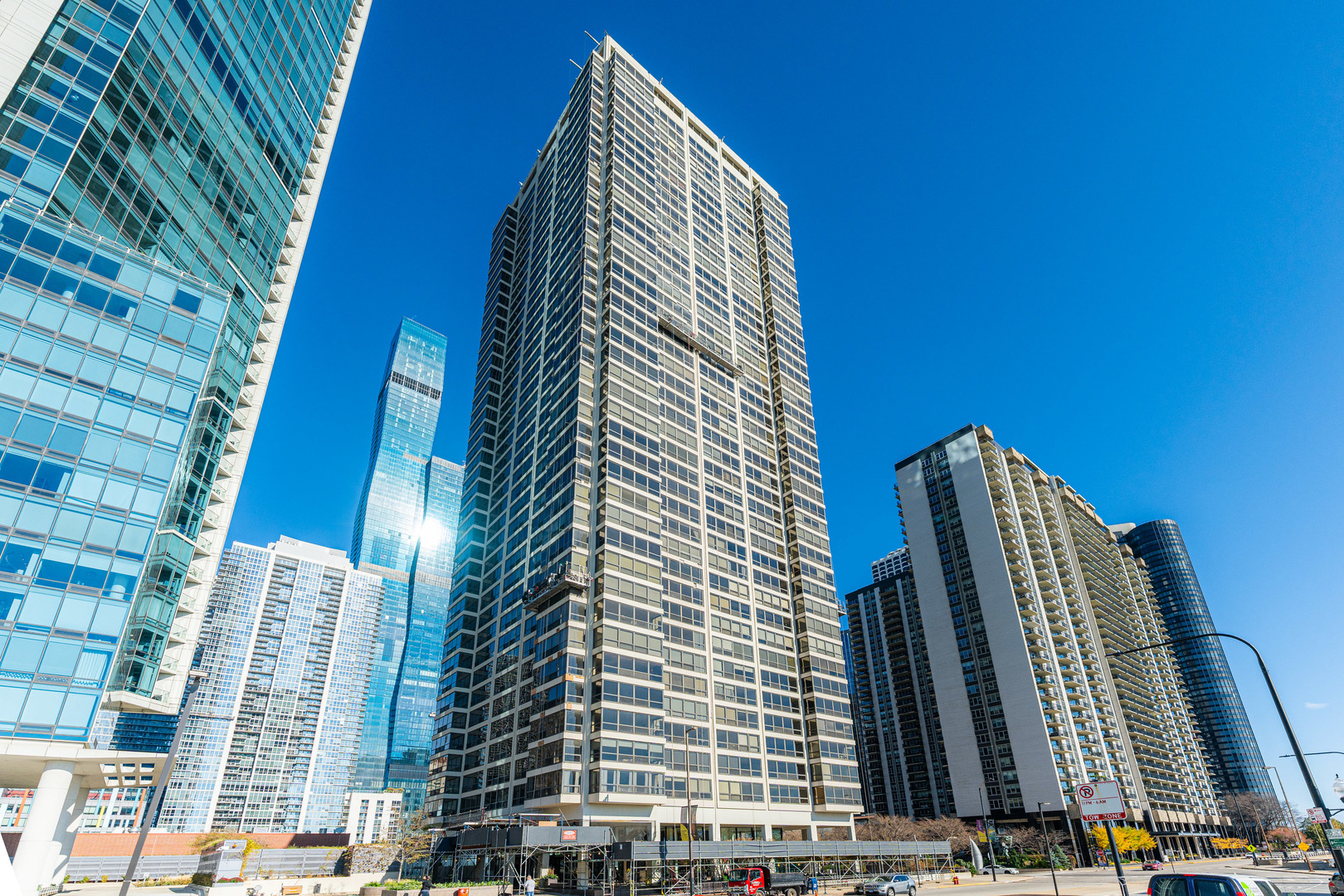 360 E RANDOLPH Street Unit: 2102