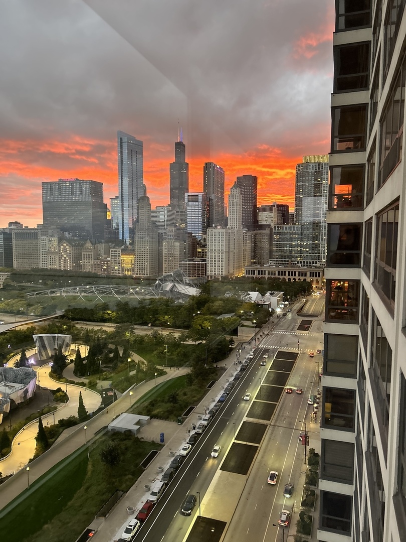 360 E RANDOLPH Street Unit: 2102