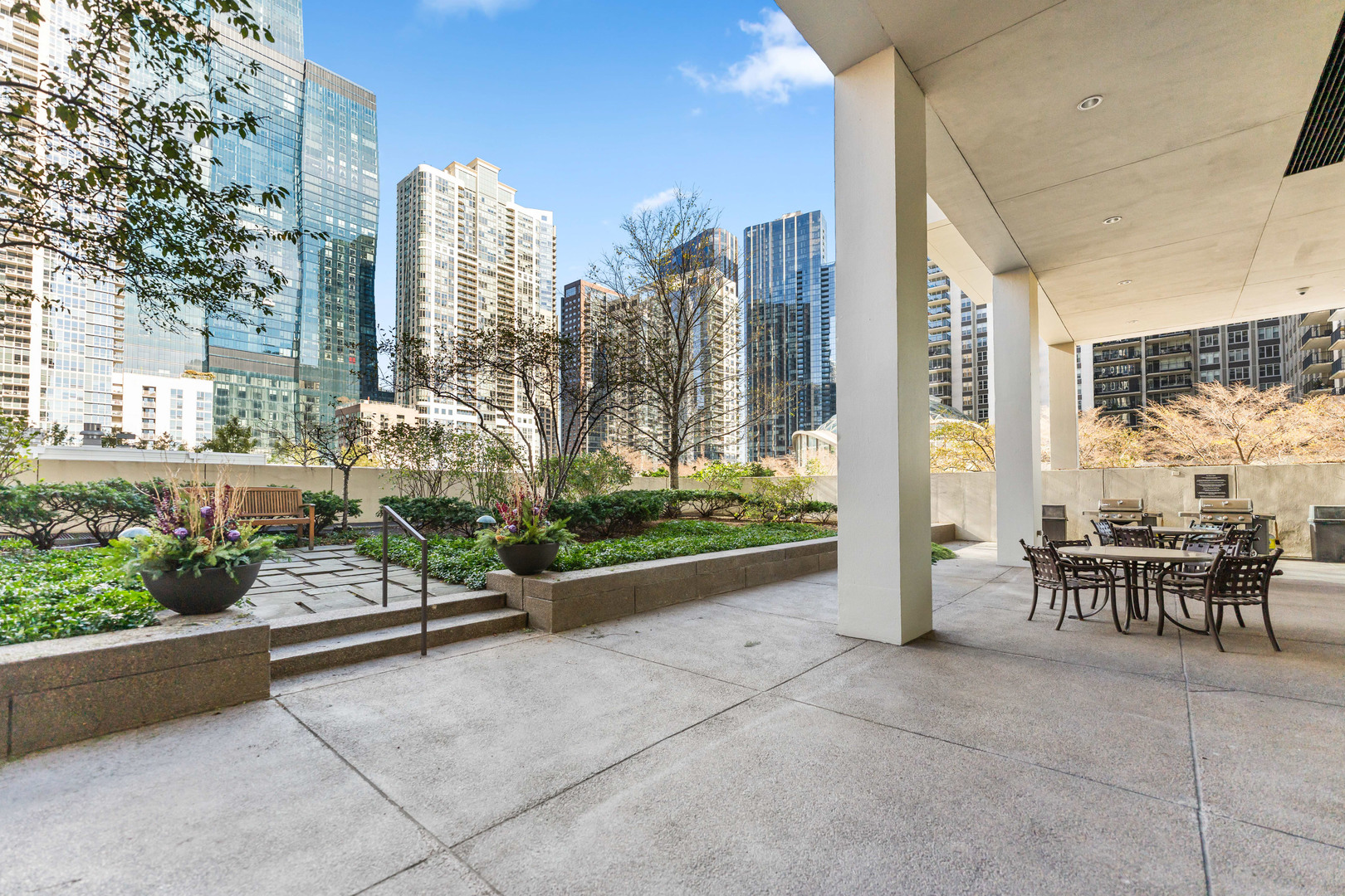 360 E RANDOLPH Street Unit: 2102