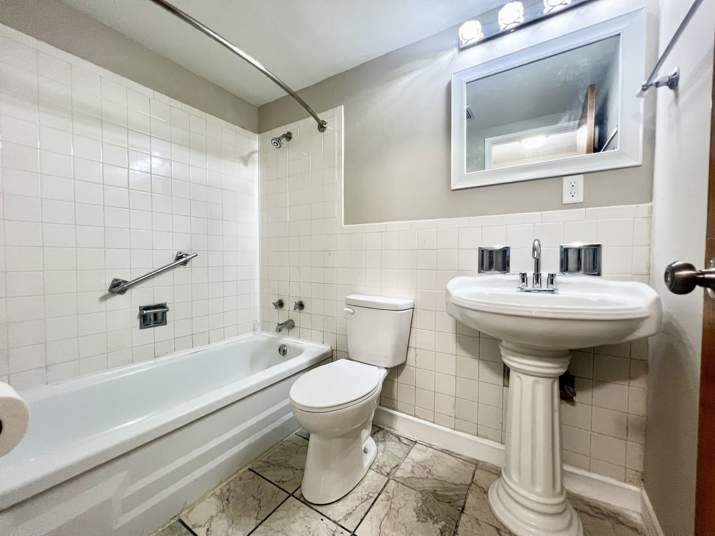 9720 S PULASKI Road Unit: 209
