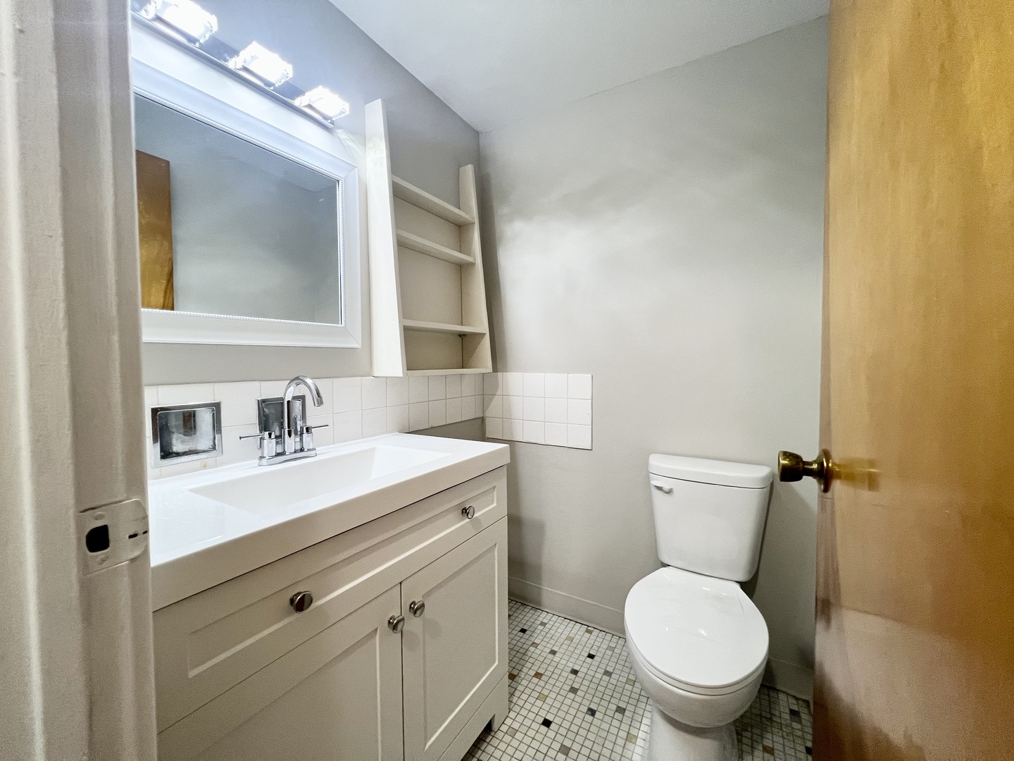 9720 S PULASKI Road Unit: 209