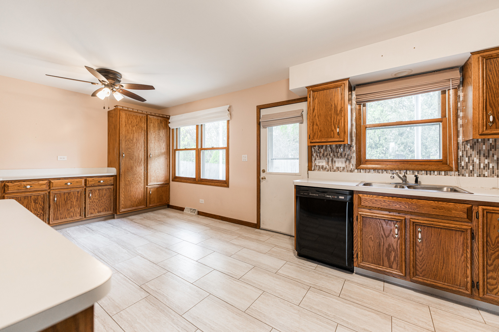 950 Dearborn Circle
