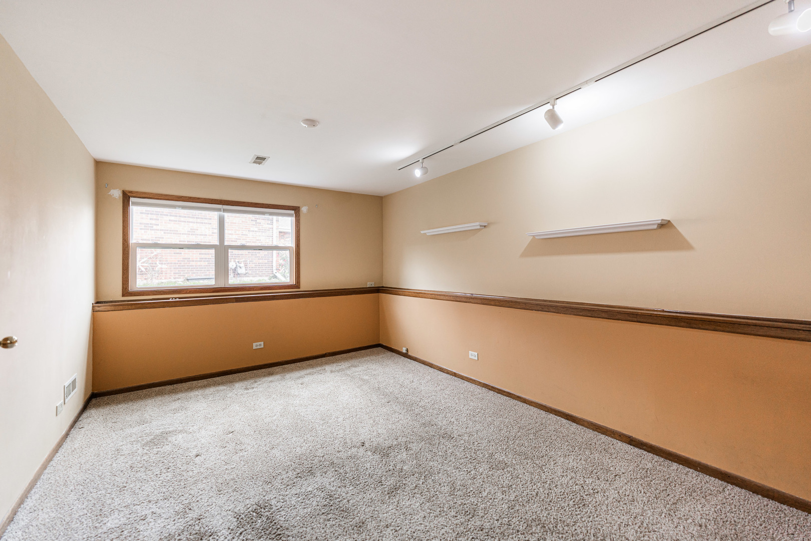 950 Dearborn Circle