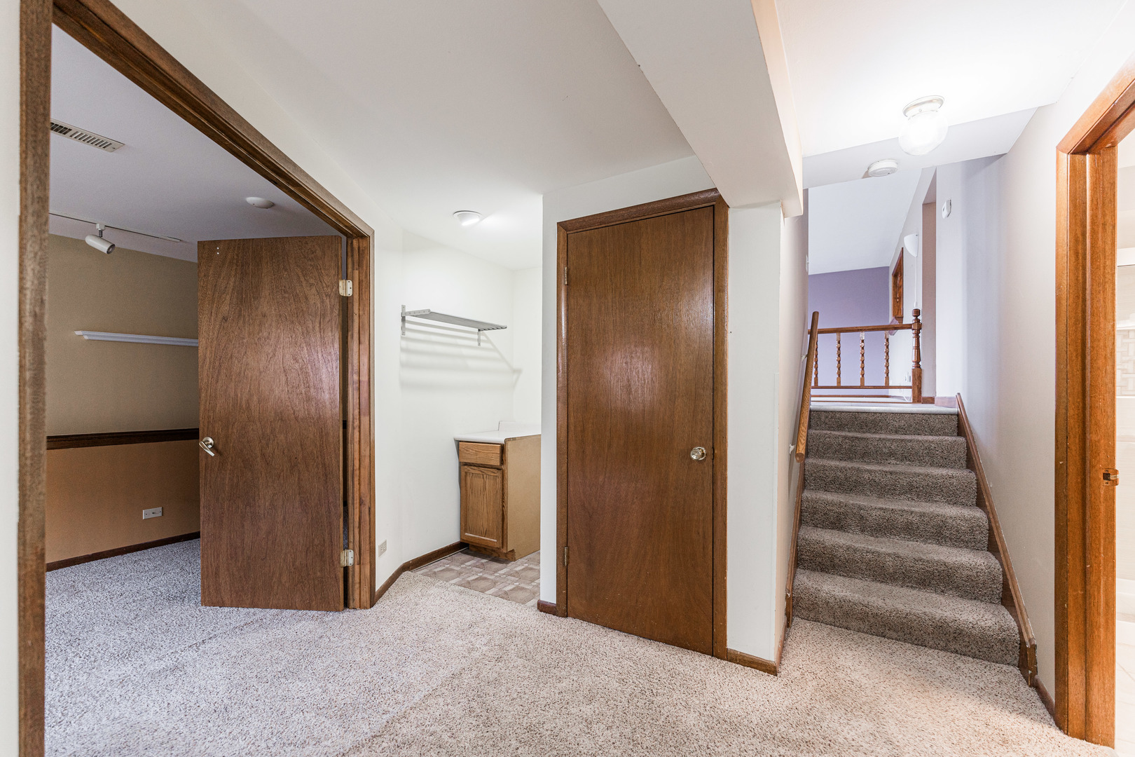 950 Dearborn Circle