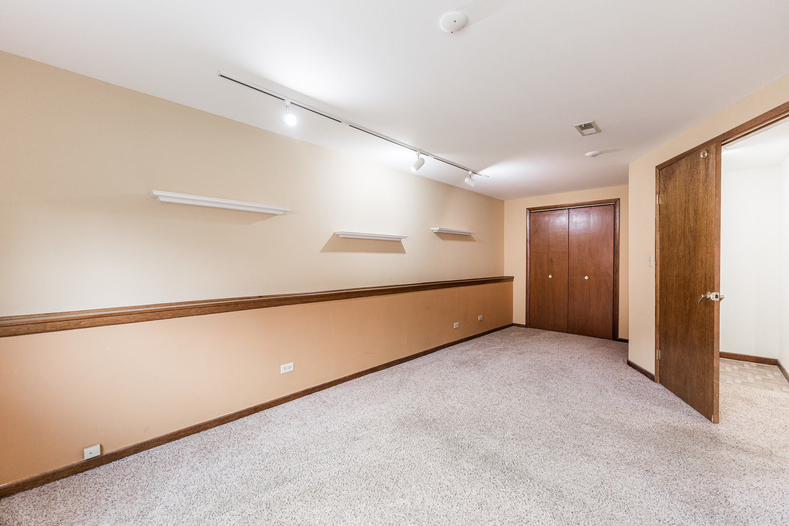 950 Dearborn Circle