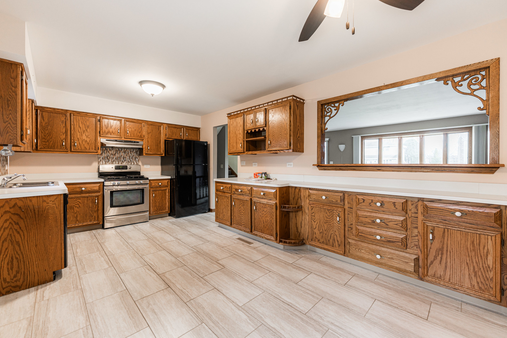 950 Dearborn Circle