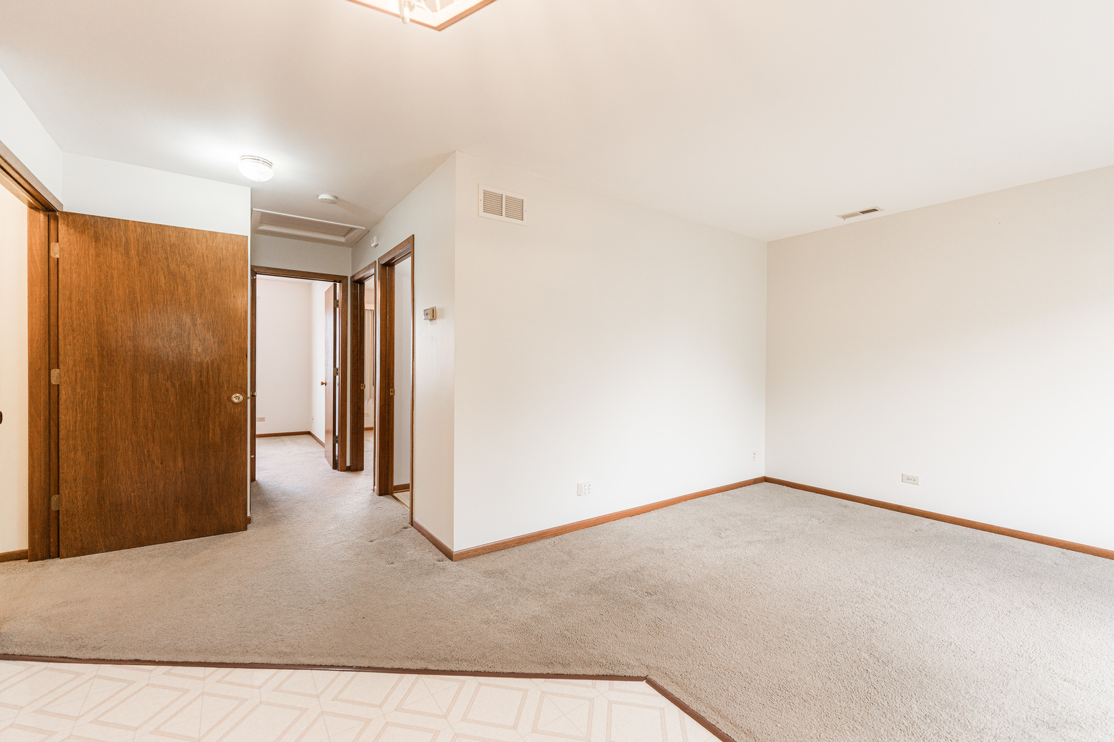 950 Dearborn Circle