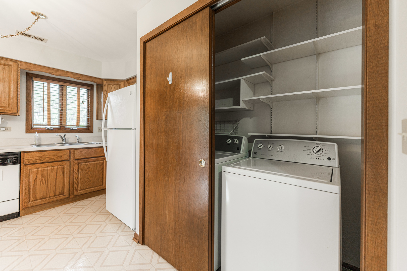 950 Dearborn Circle