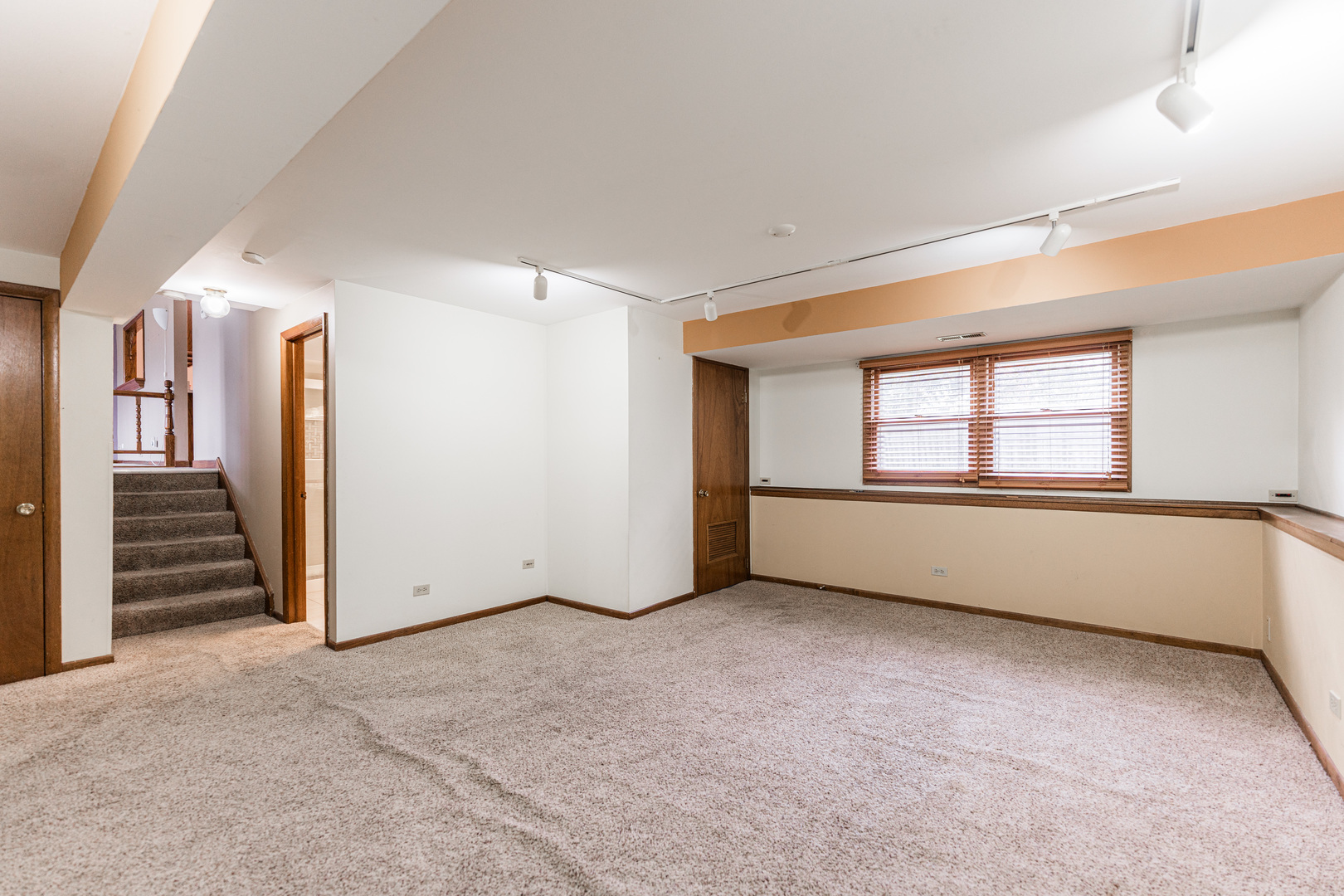 950 Dearborn Circle