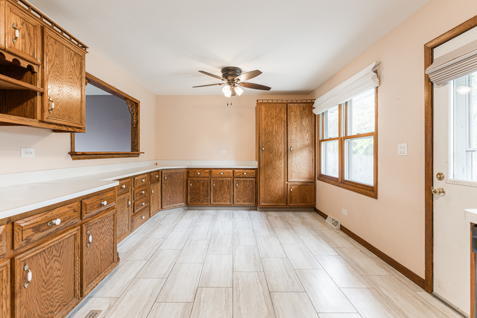 950 Dearborn Circle