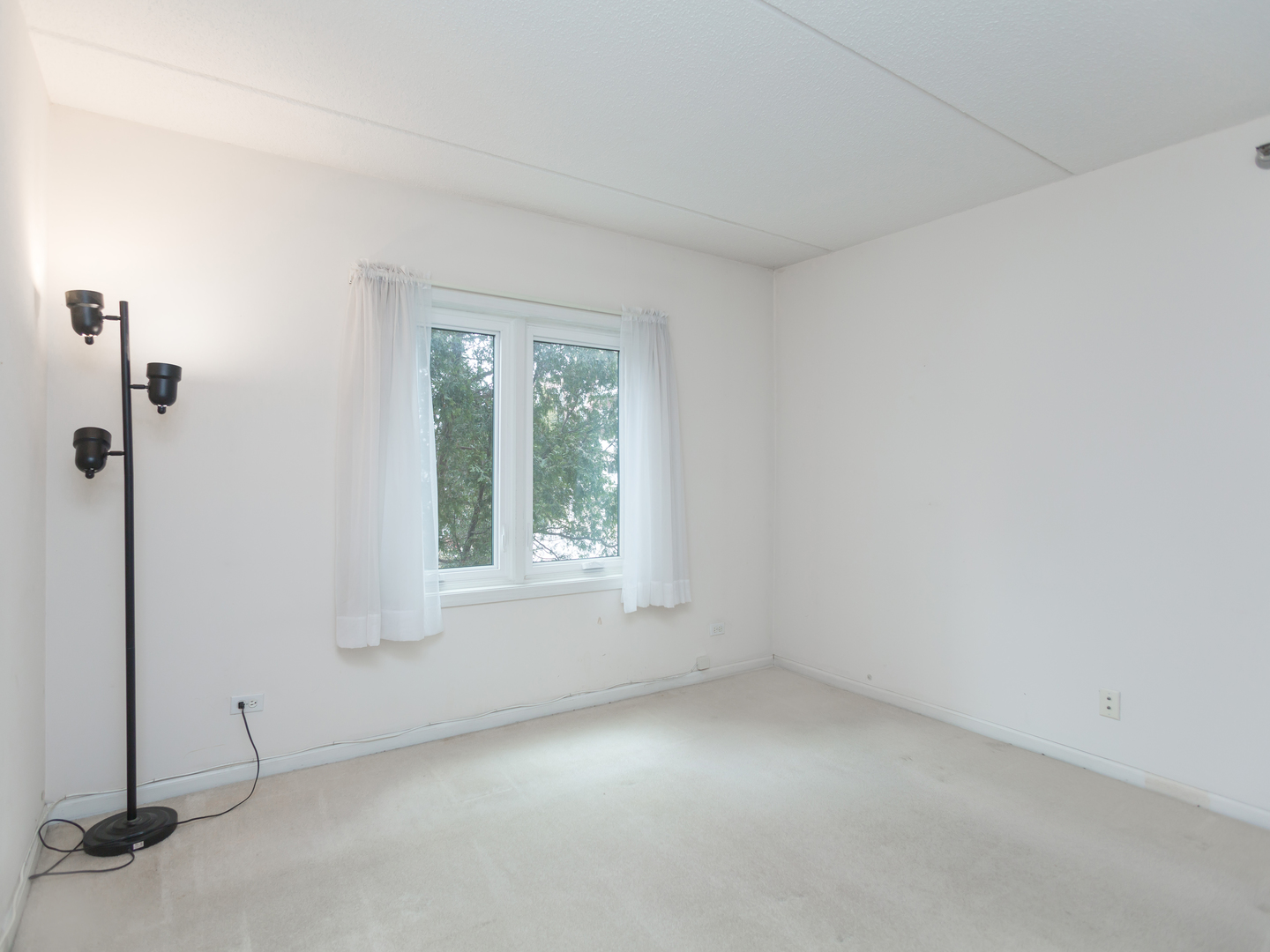 7041 W Touhy Avenue Unit: 202