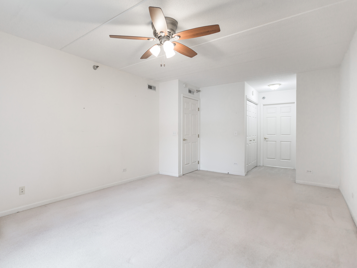 7041 W Touhy Avenue Unit: 202