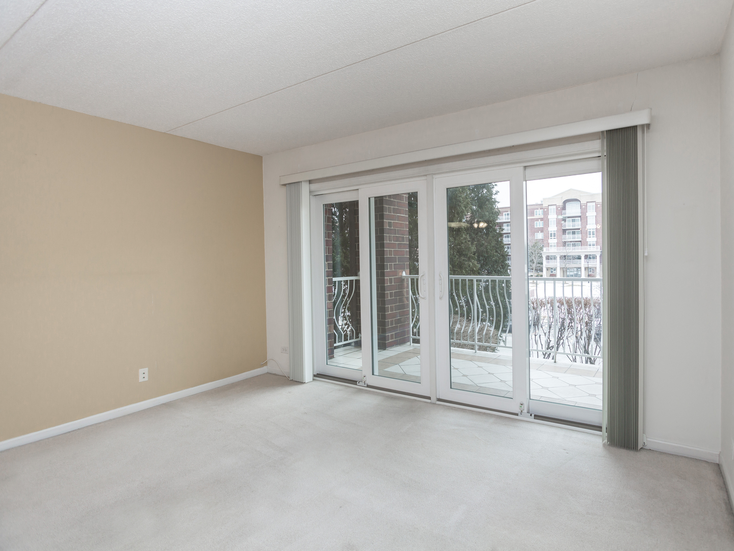 7041 W Touhy Avenue Unit: 202