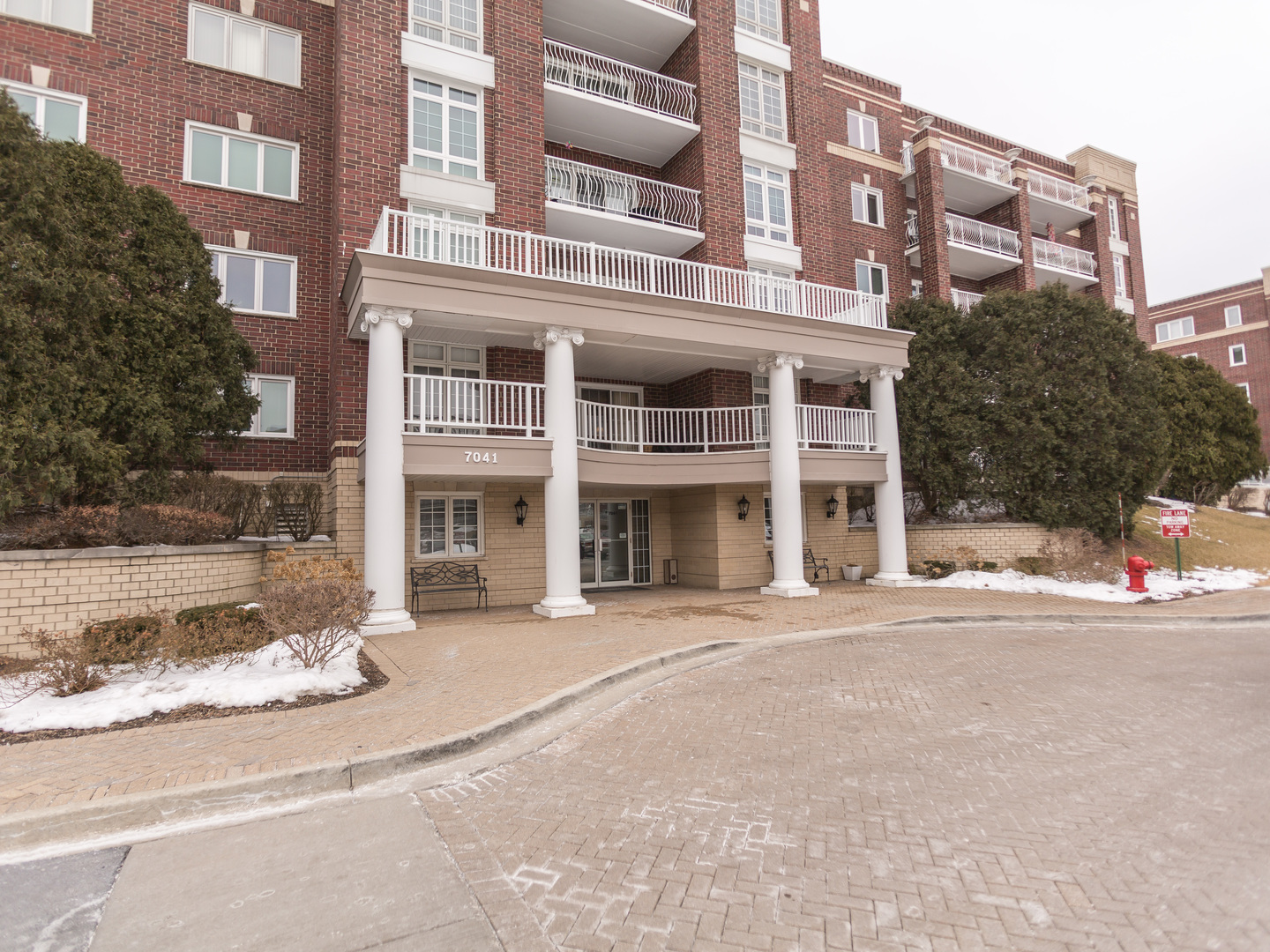 7041 W Touhy Avenue Unit: 202