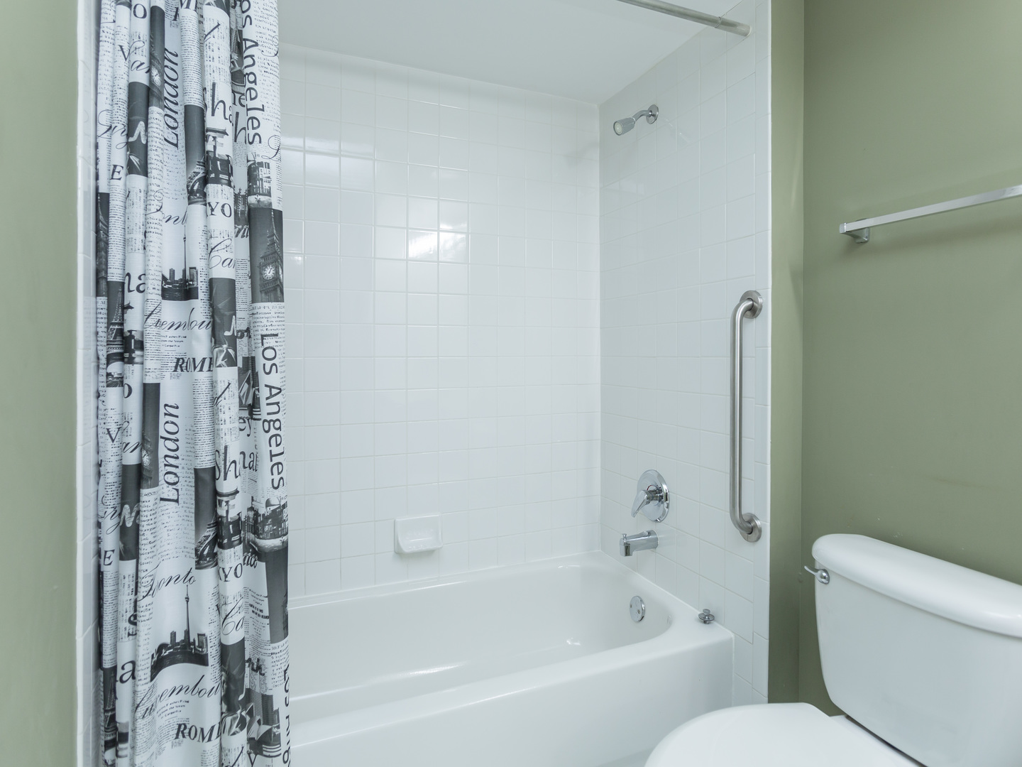 7041 W Touhy Avenue Unit: 202