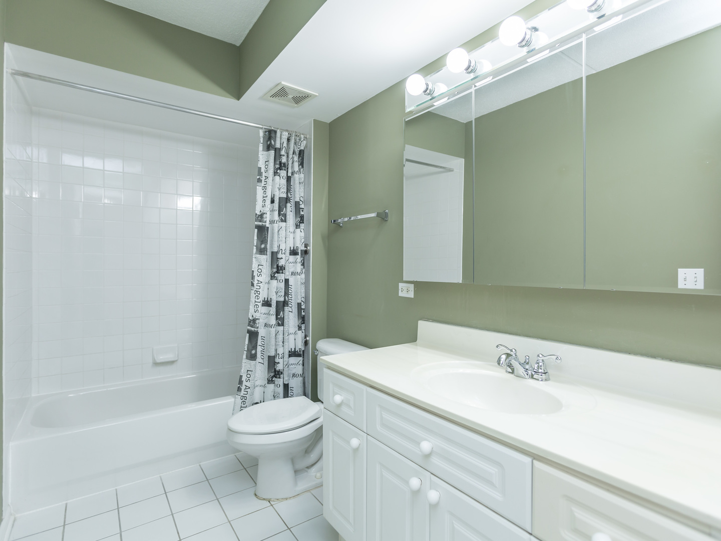 7041 W Touhy Avenue Unit: 202