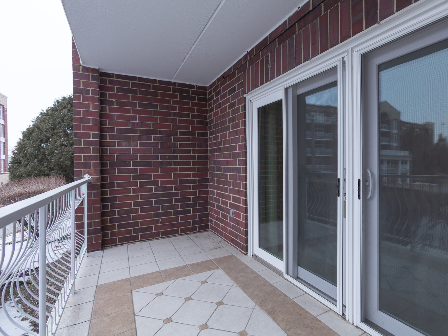 7041 W Touhy Avenue Unit: 202