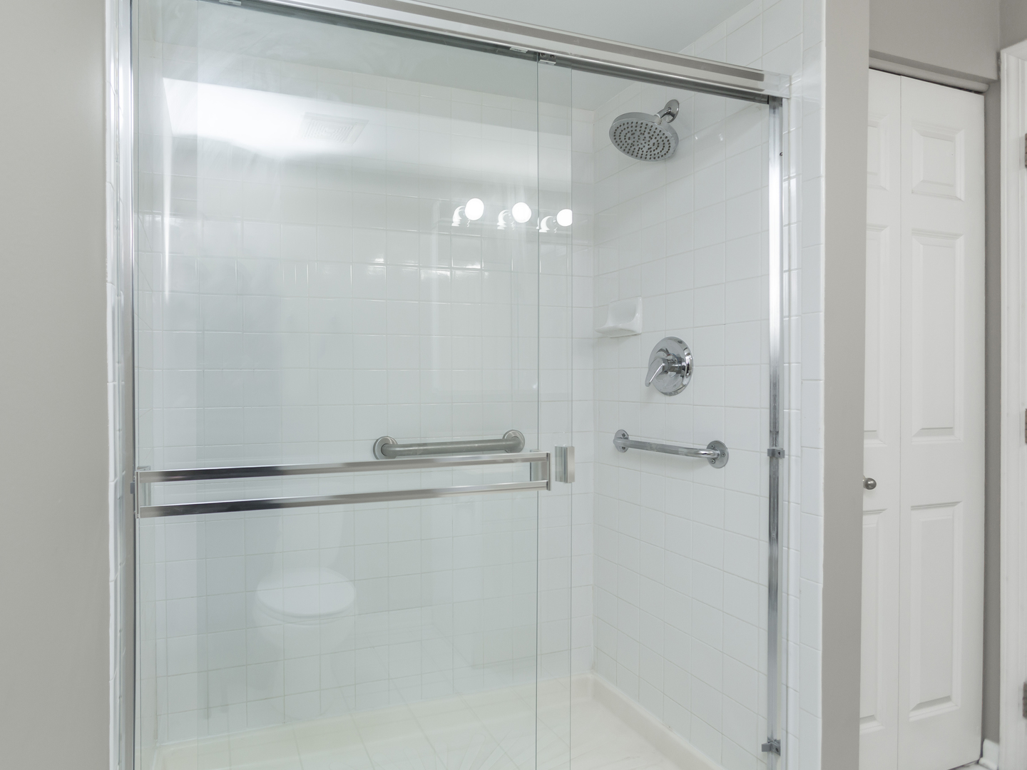 7041 W Touhy Avenue Unit: 202