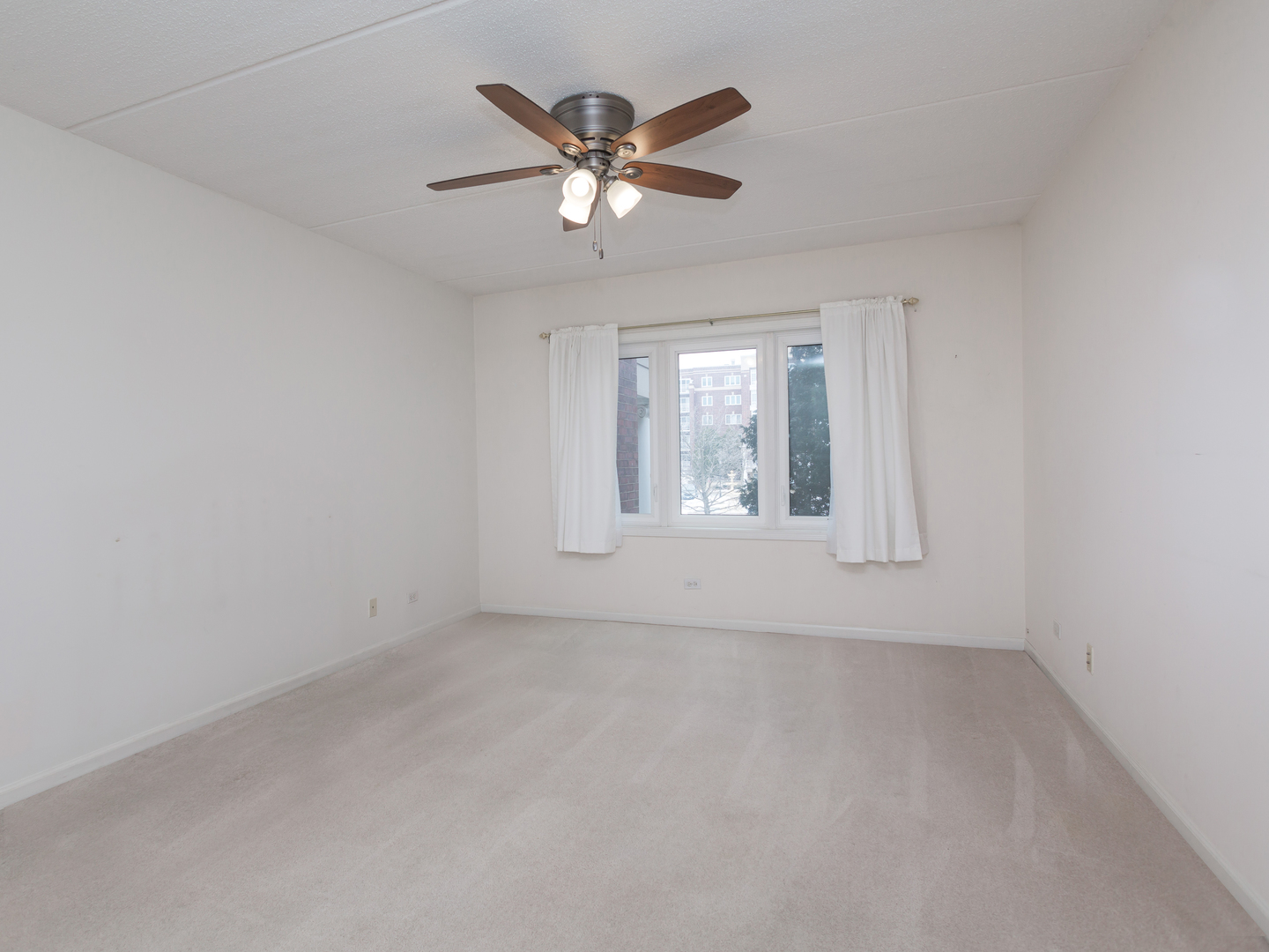 7041 W Touhy Avenue Unit: 202