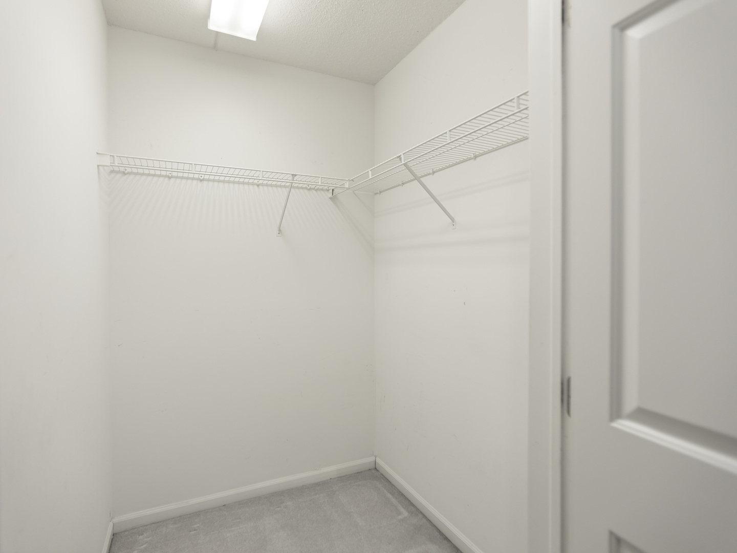 7041 W Touhy Avenue Unit: 202