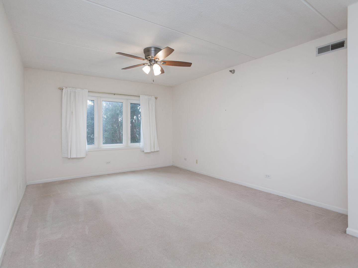 7041 W Touhy Avenue Unit: 202