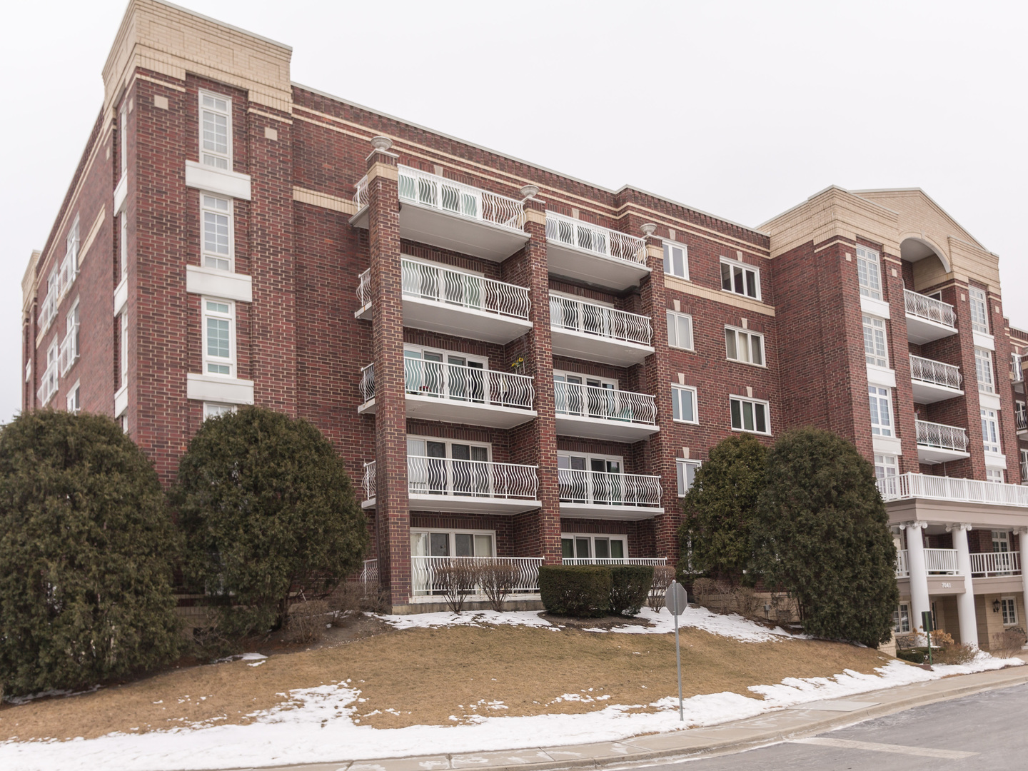 7041 W Touhy Avenue Unit: 202