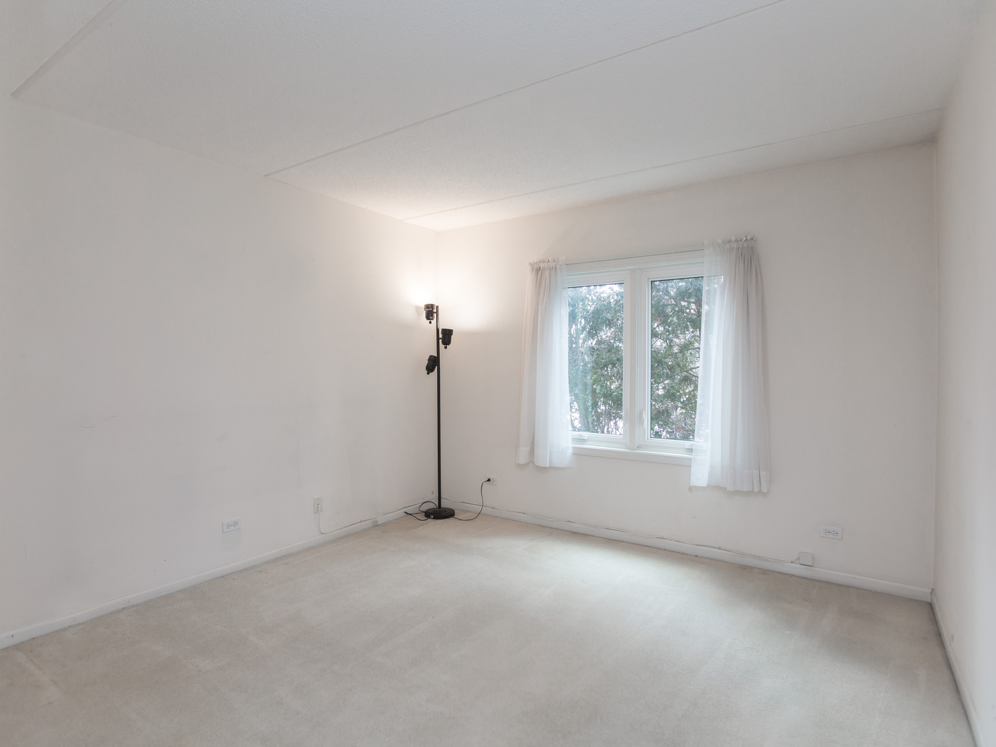 7041 W Touhy Avenue Unit: 202