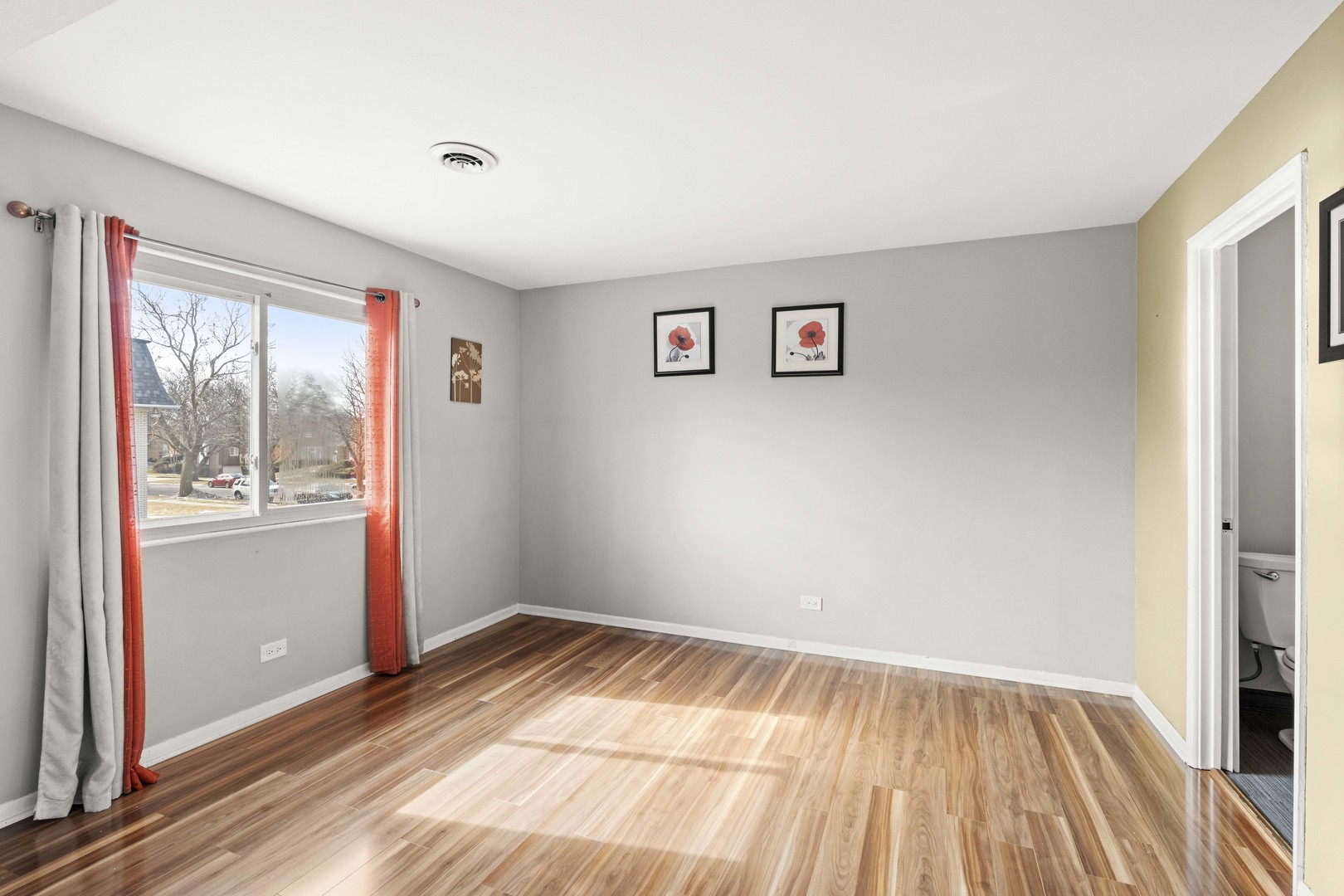 9621 S Karlov Avenue Unit: 204