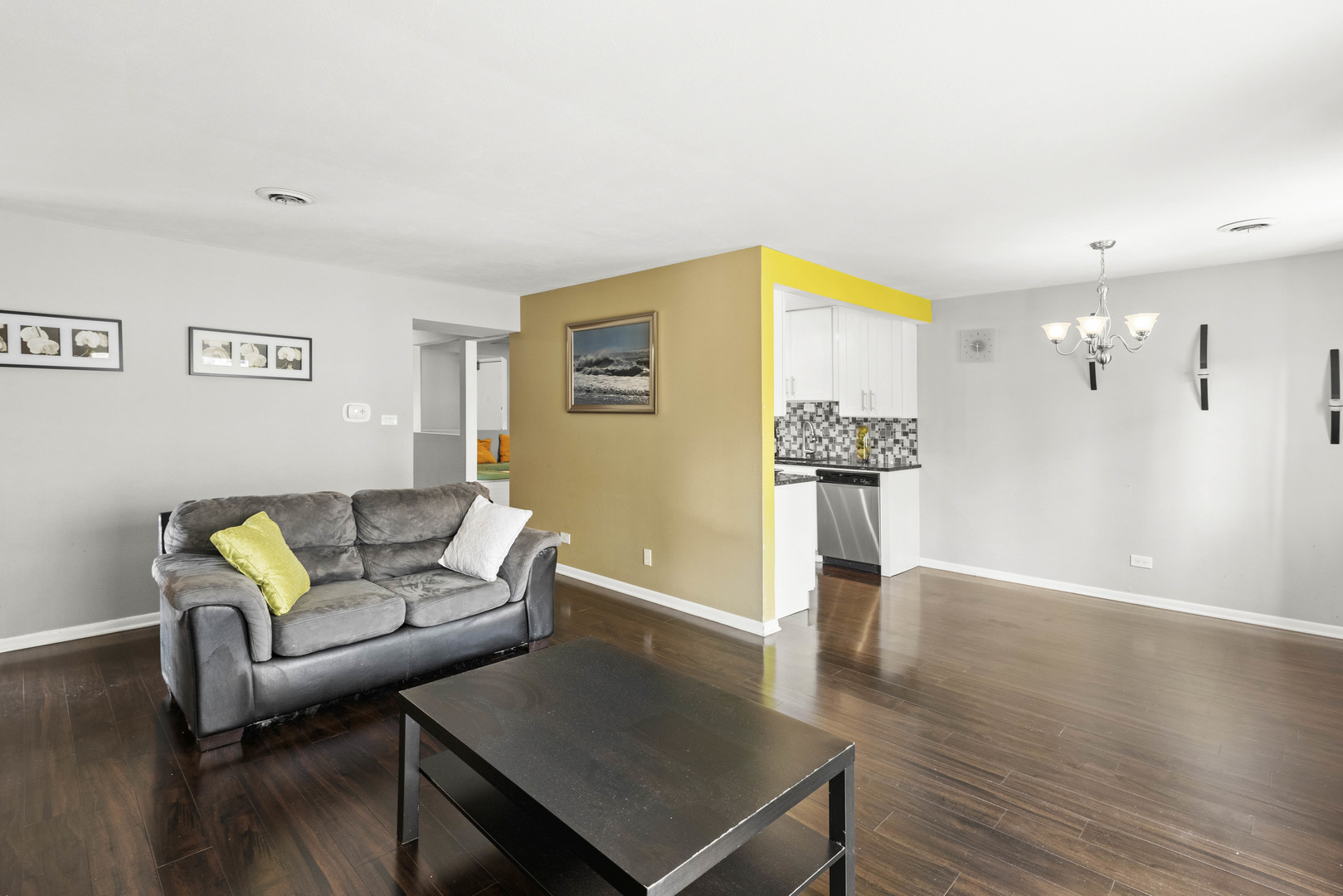 9621 S Karlov Avenue Unit: 204