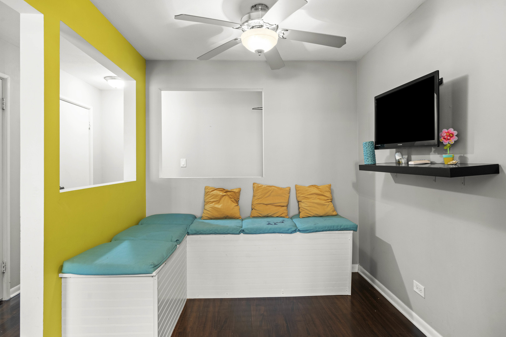 9621 S Karlov Avenue Unit: 204