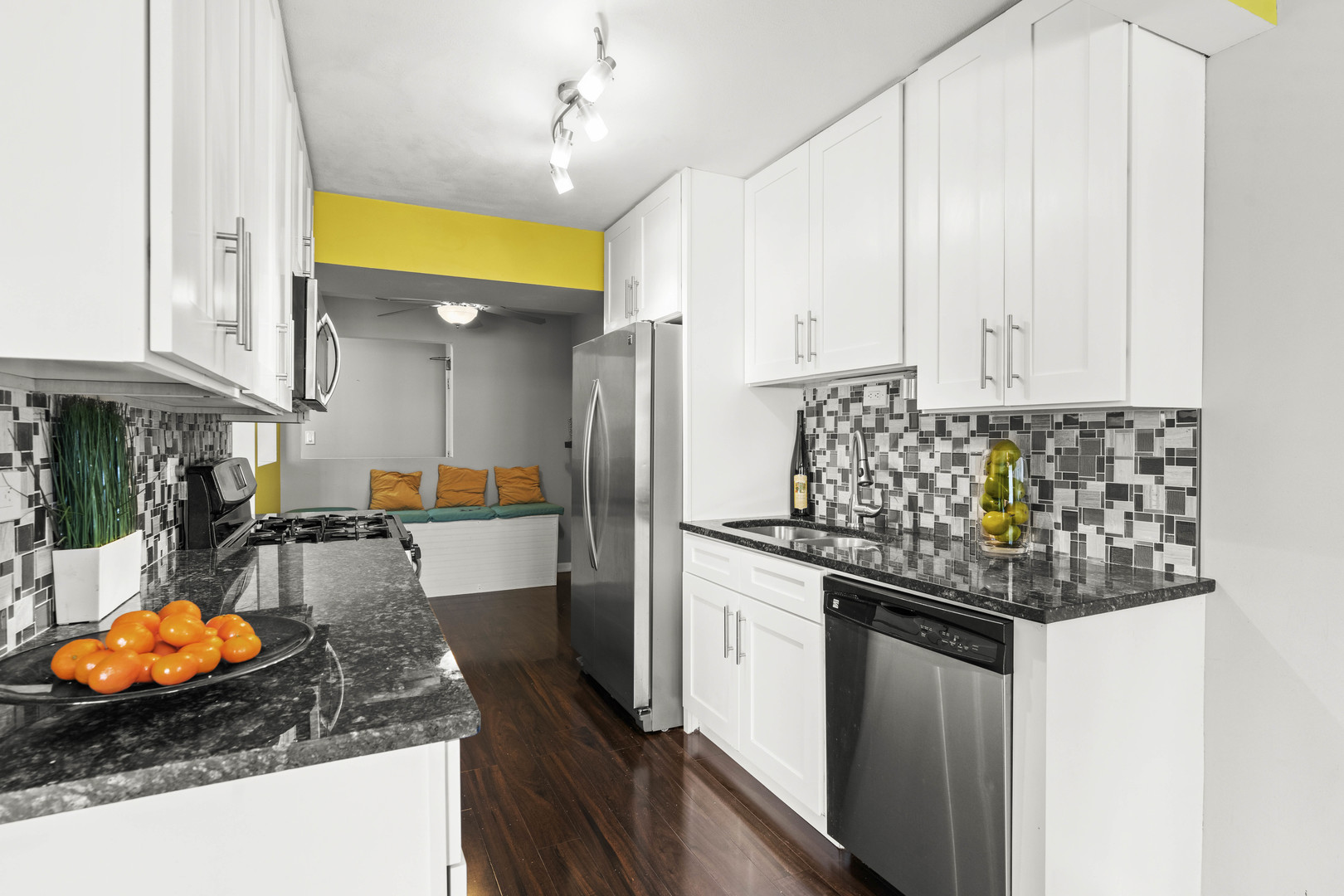 9621 S Karlov Avenue Unit: 204