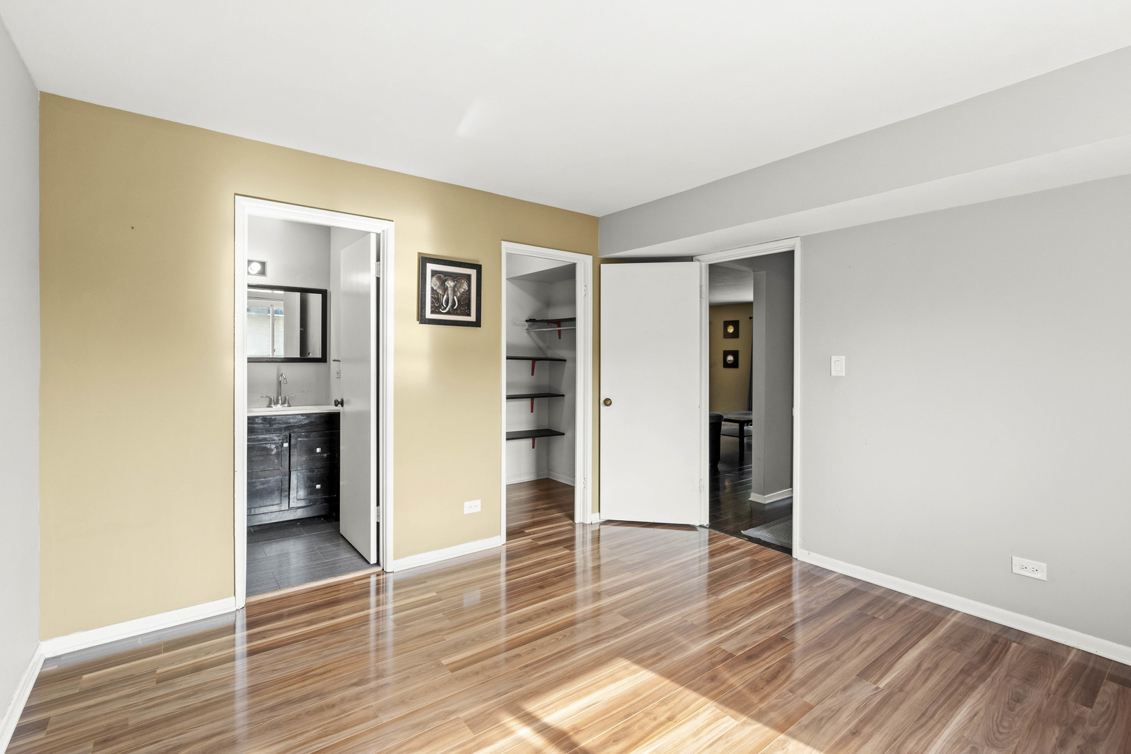 9621 S Karlov Avenue Unit: 204