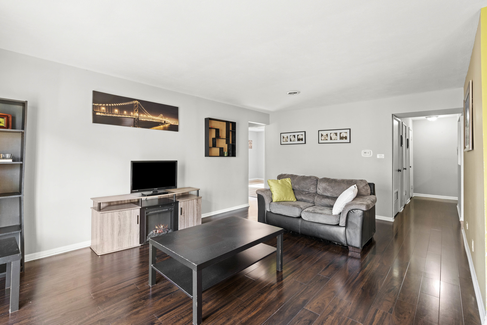 9621 S Karlov Avenue Unit: 204