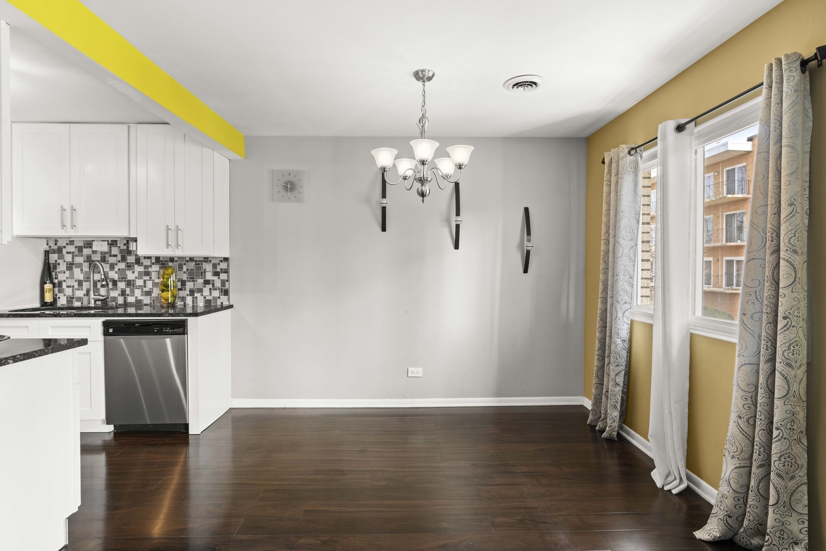 9621 S Karlov Avenue Unit: 204