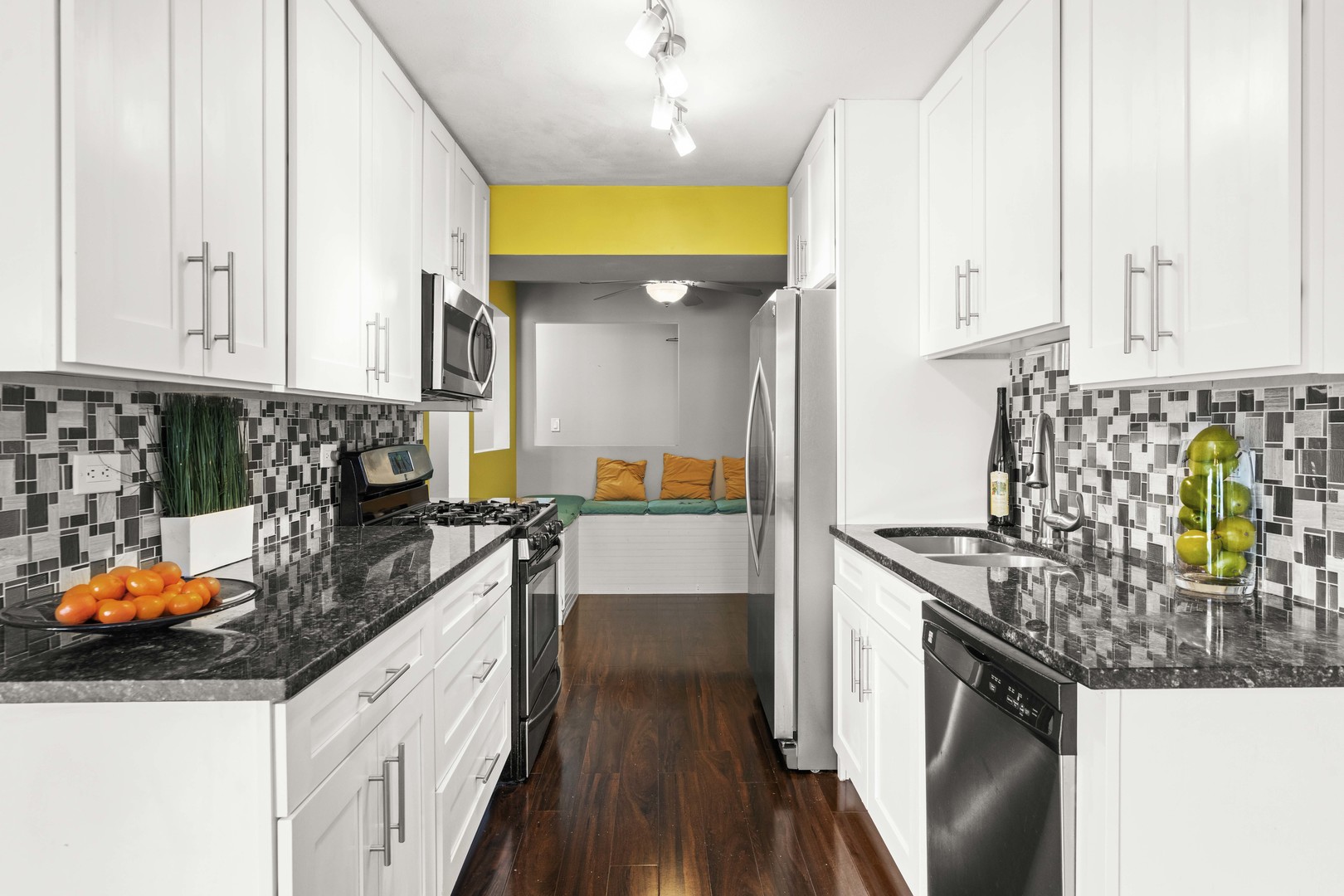 9621 S Karlov Avenue Unit: 204