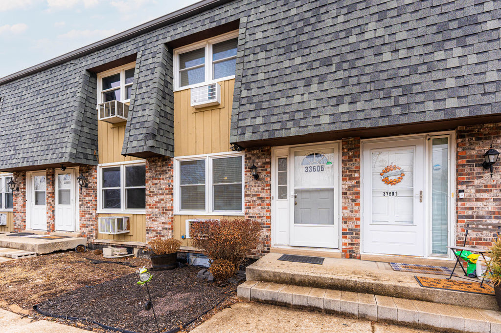 33605 N Evergreen Drive