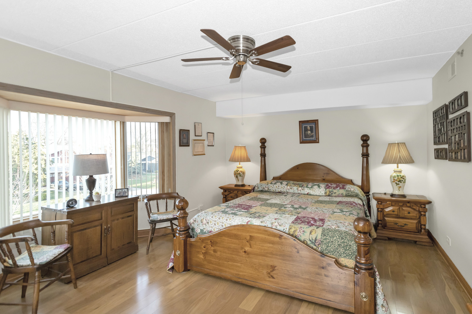 480 E Montrose Avenue Unit: 209