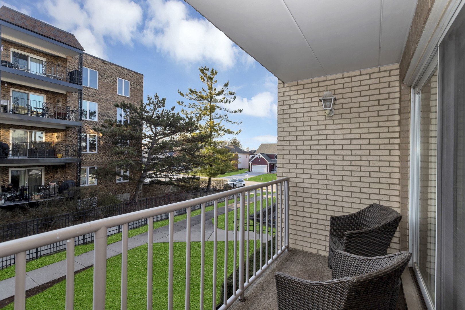480 E Montrose Avenue Unit: 209