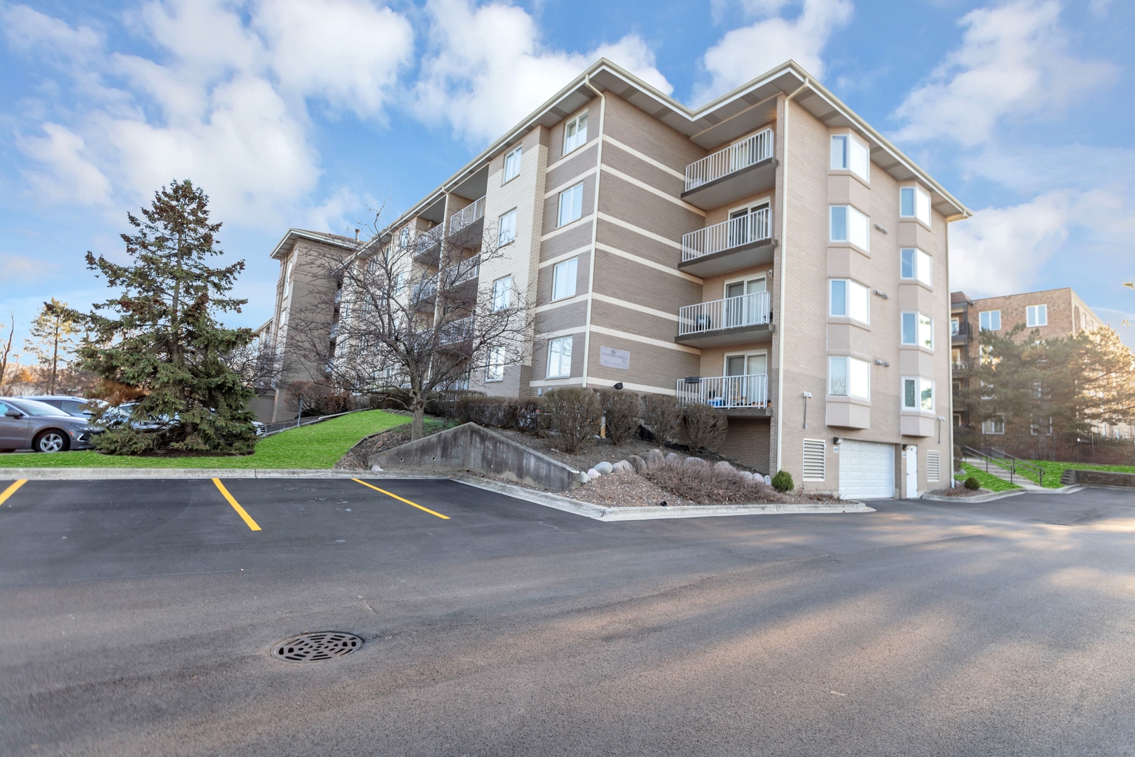 480 E Montrose Avenue Unit: 209