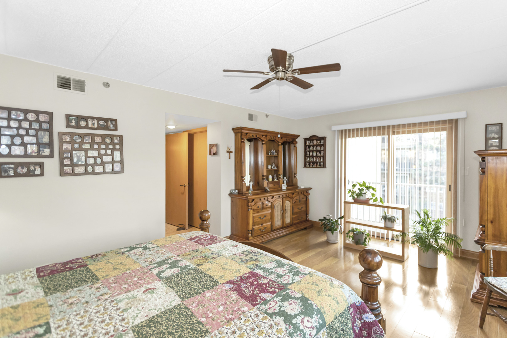 480 E Montrose Avenue Unit: 209